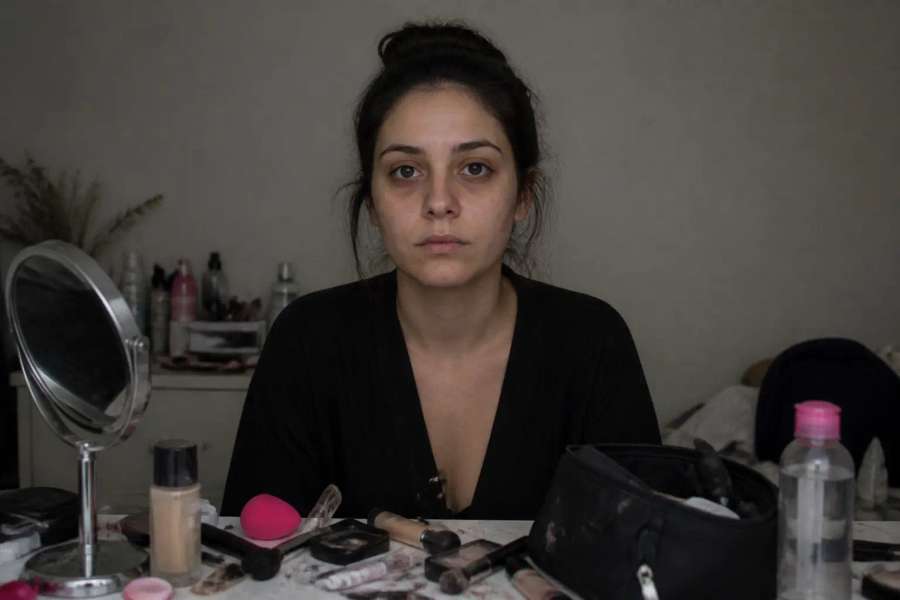 Antes — Maquiagem "boca tudo, olho nada" (boca marcante, olhos clean)