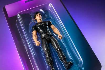 Action figure colecionável em embalagem blister