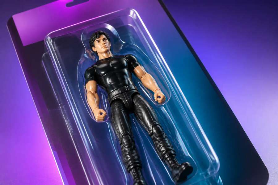 Action figure colecionável em embalagem blister