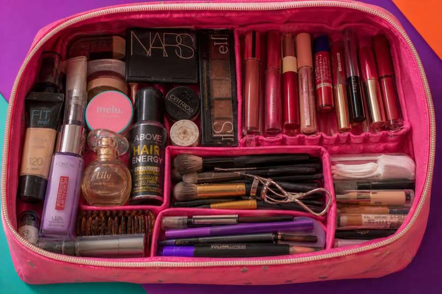 Depois — Necessaire de maquiagem para viagem: o que levar (e o que deixar em casa)