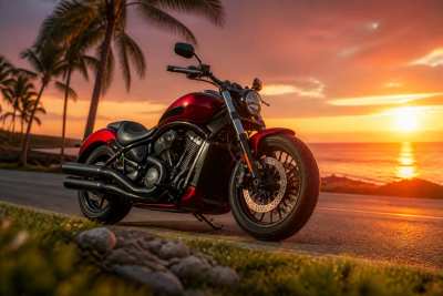 Moto custom genérica em estrada litorânea ao entardecer, produto/lifestyle