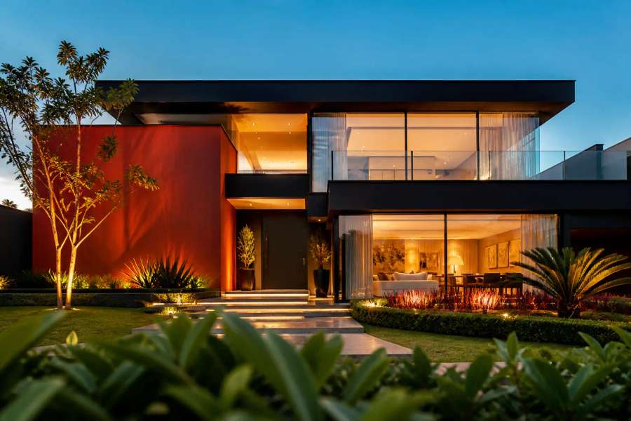 Fachada de casa modernista com jardim
